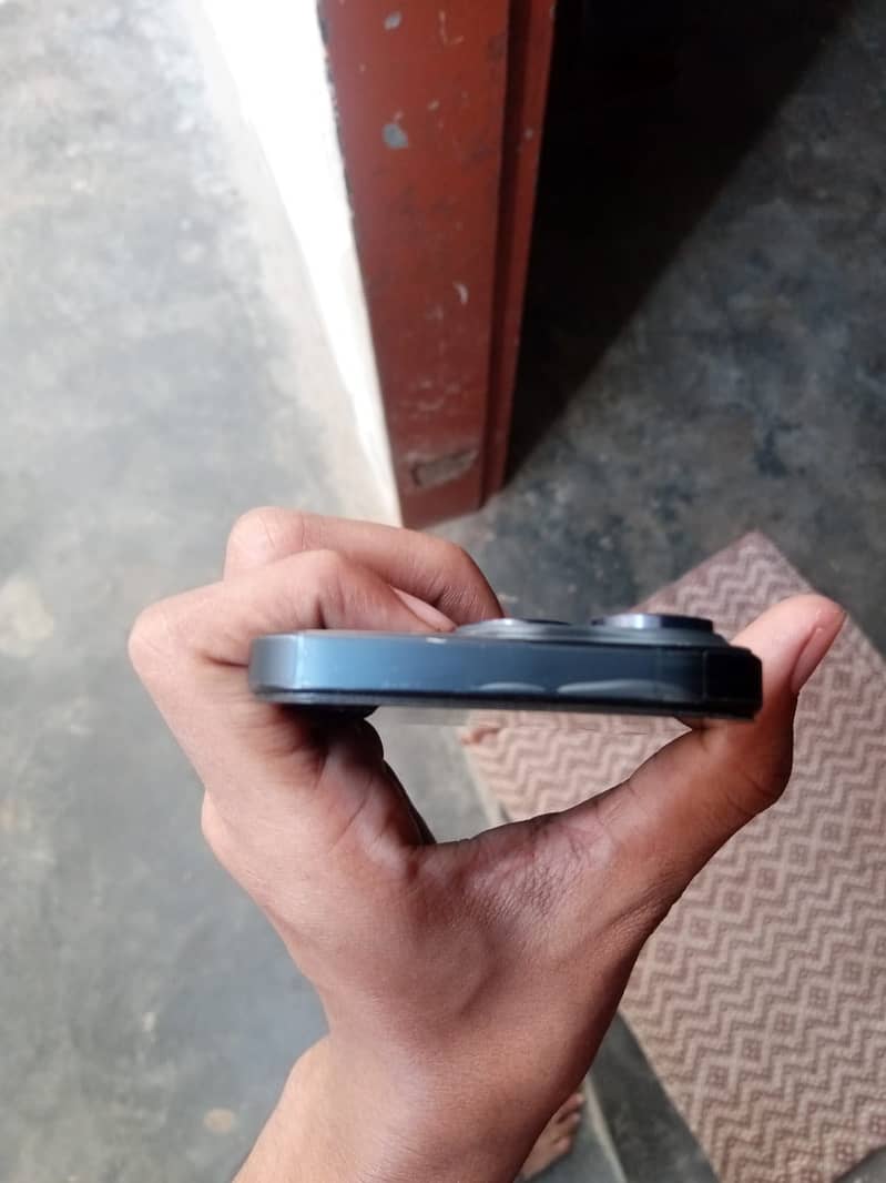 Apple iPhone 15 Pro 3