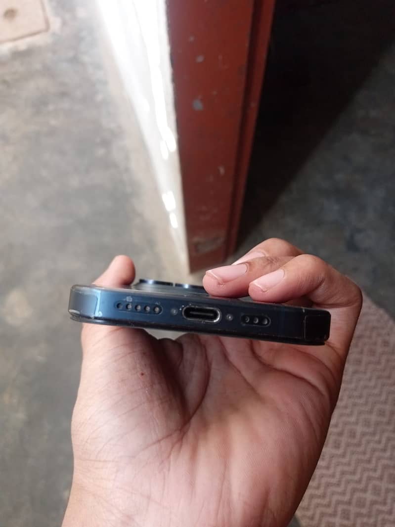 Apple iPhone 15 Pro 4