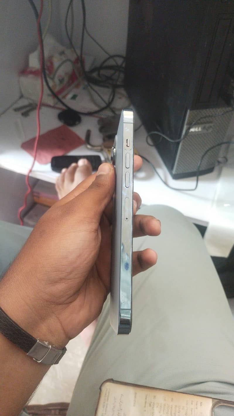 Apple iPhone 13 Pro Max 2
