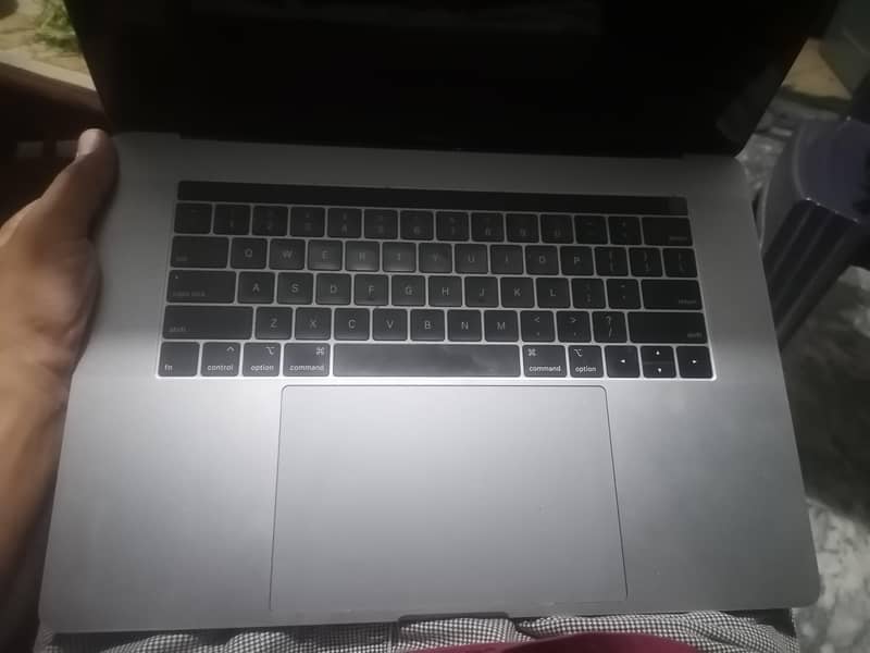 Macbook pro 2018 16 inch 1