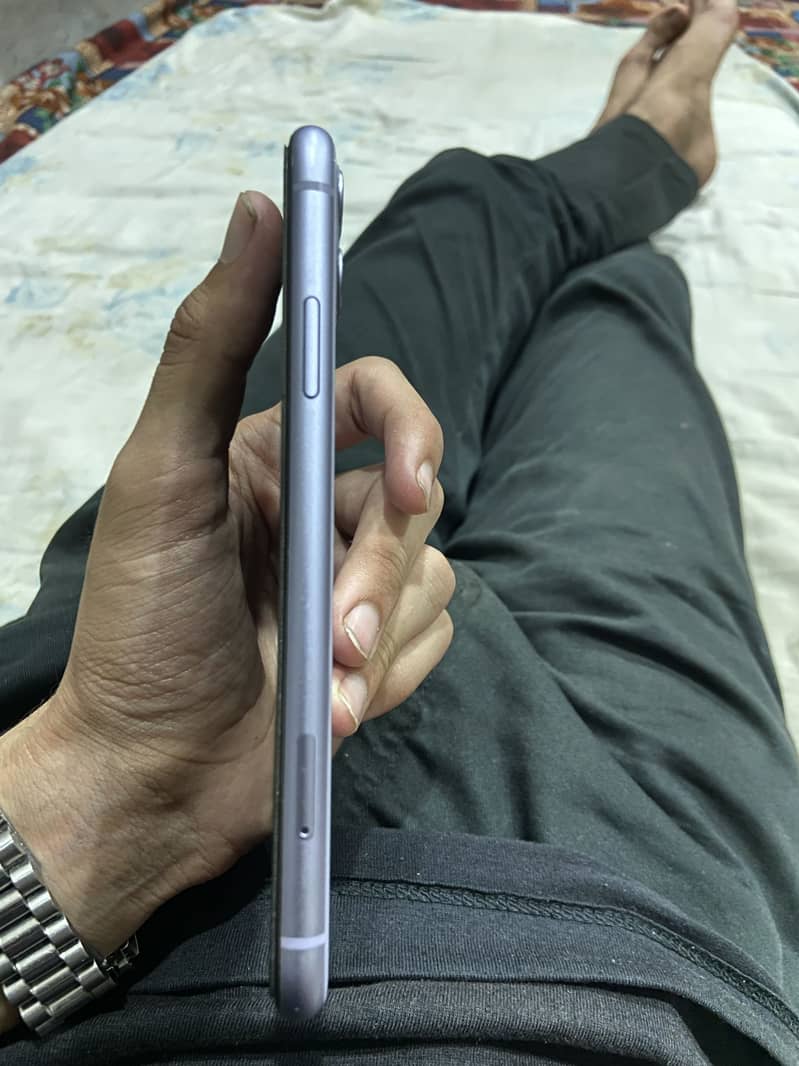 Apple iPhone 11 4