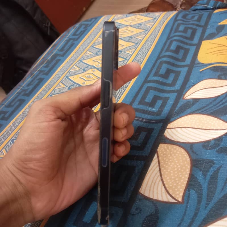 Apple iPhone 13 4