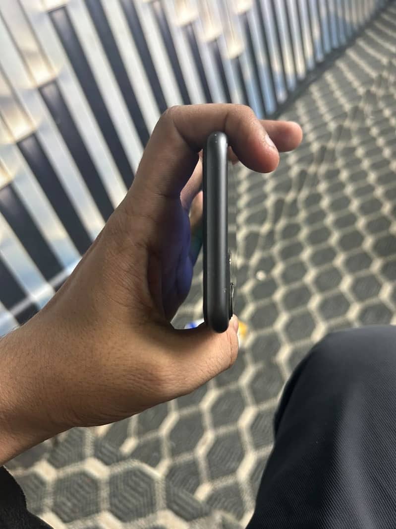 Apple iPhone 11 3