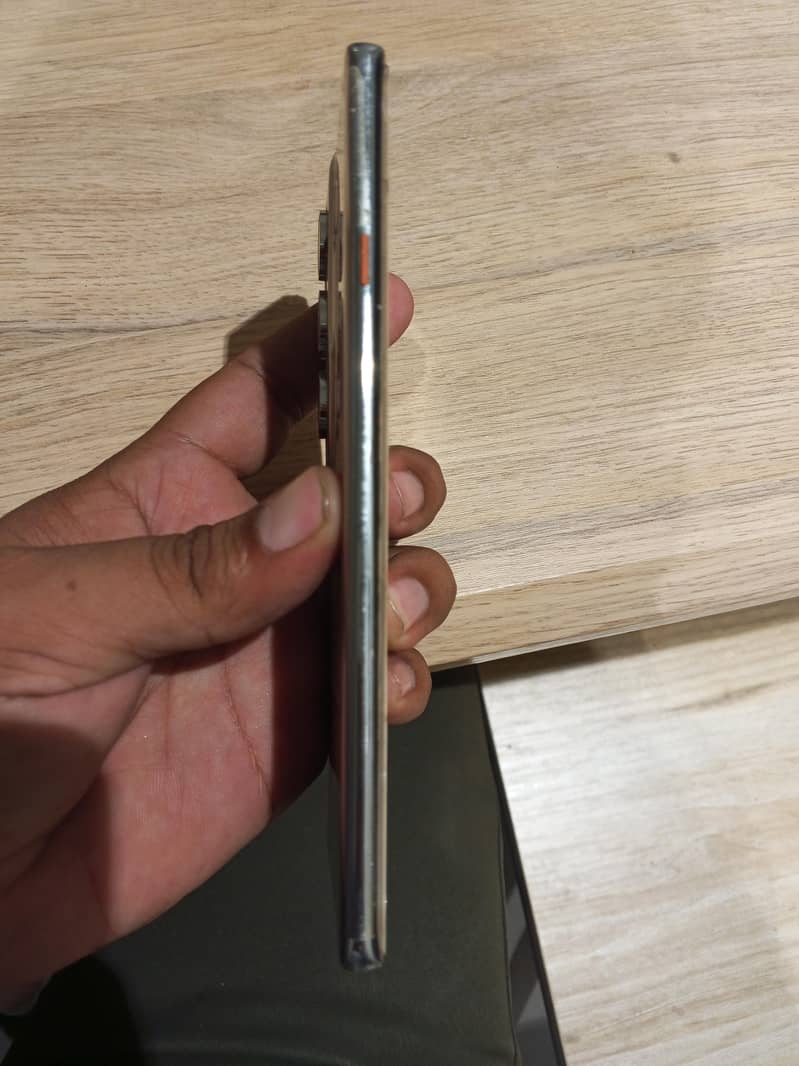 Tecno CAMON 40 Pro 4