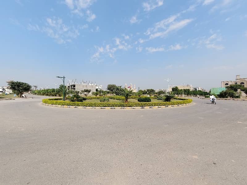 CORNER PLOT Exclusive Location Solid Land Ready For Construction Ll CDA Approved Layout 3