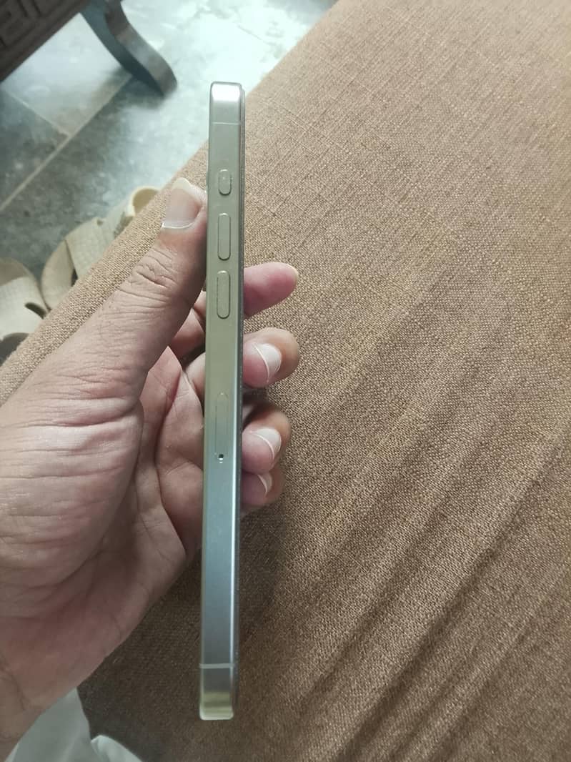 Apple iPhone 15 Pro Max 2