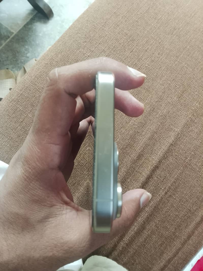 Apple iPhone 15 Pro Max 3