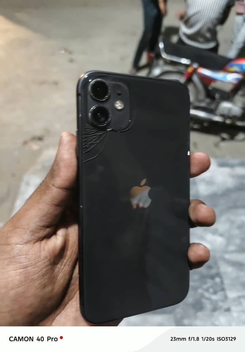 Apple iPhone 11 4