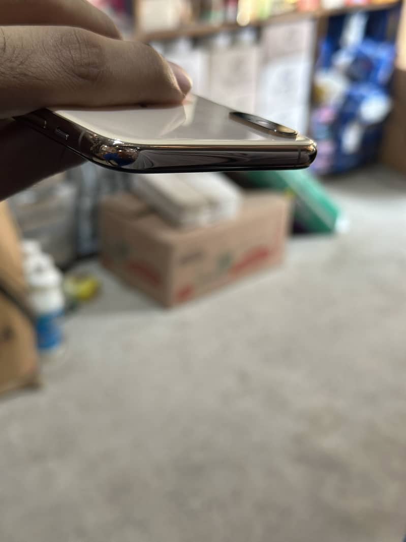 Apple iPhone XS Max 3