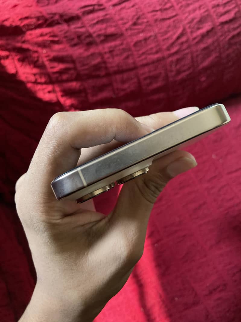 Apple iPhone 16 Pro Max JV 7