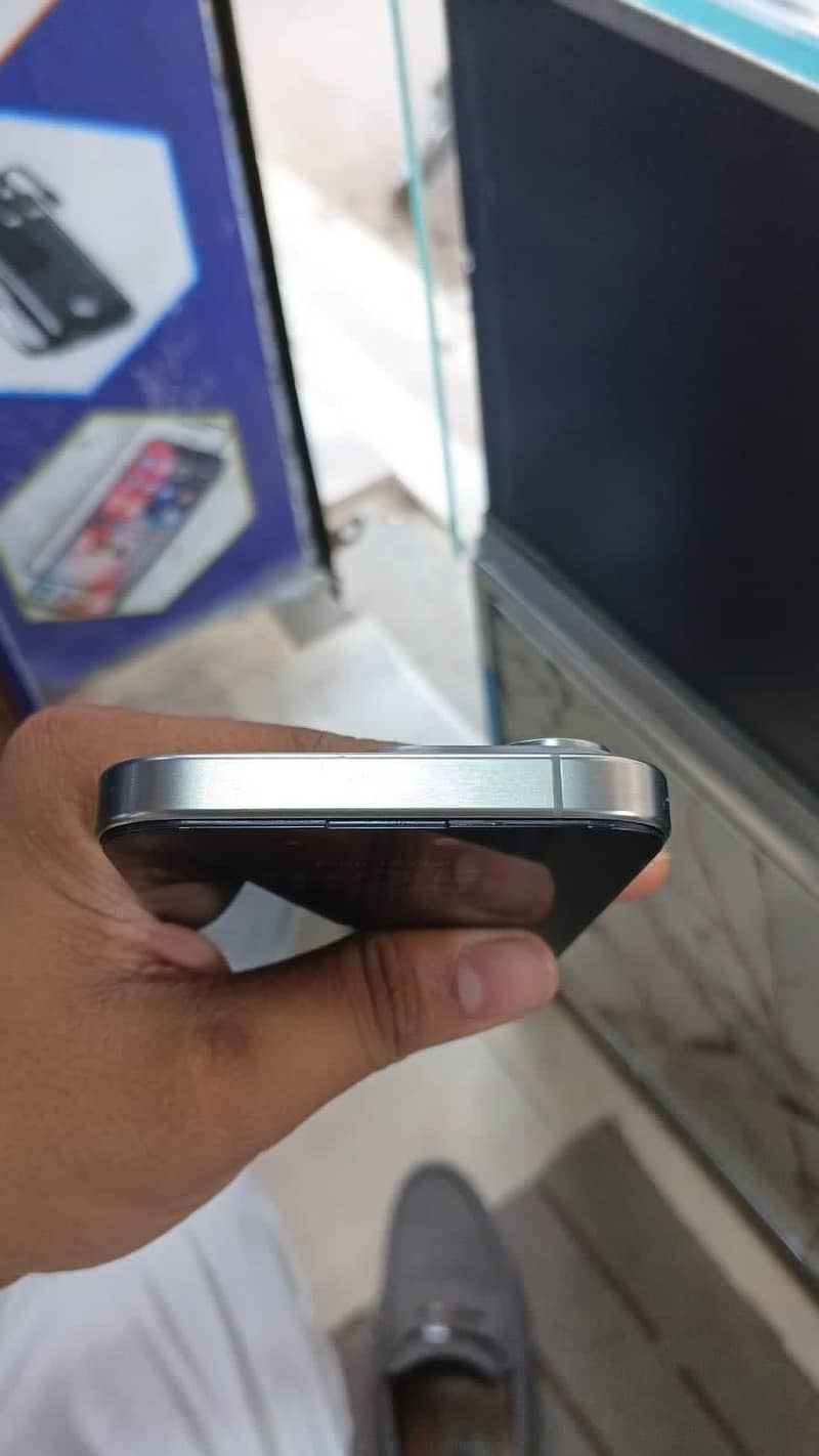 Apple iPhone 15 Pro jv 2