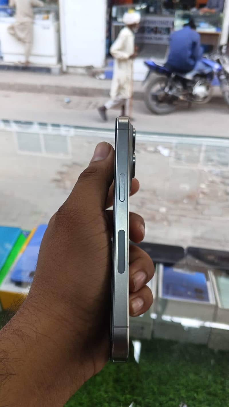 Apple iPhone 15 Pro jv 5