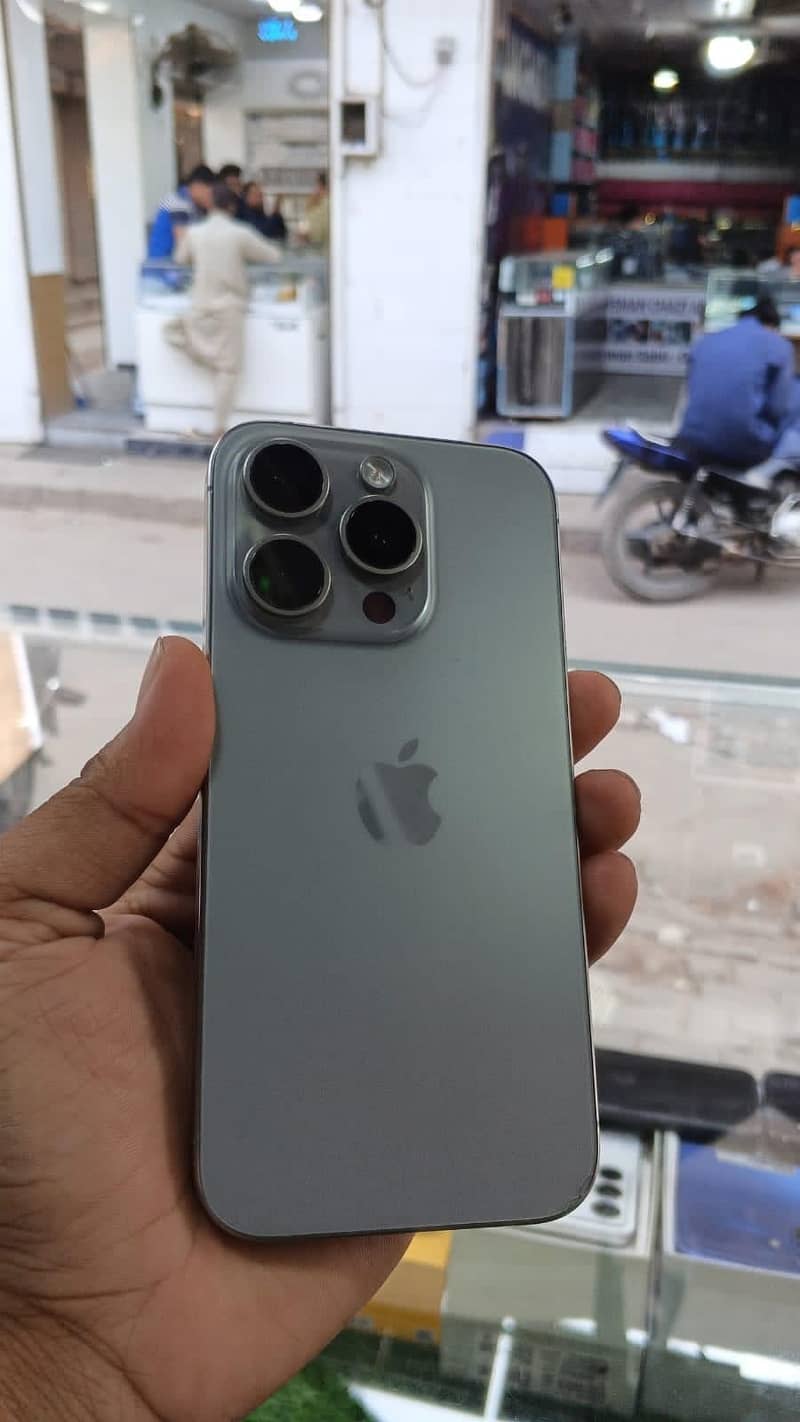 Apple iPhone 15 Pro jv 6