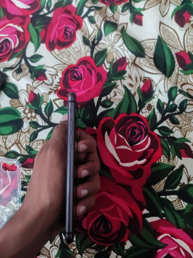 Apple iPhone 8 1