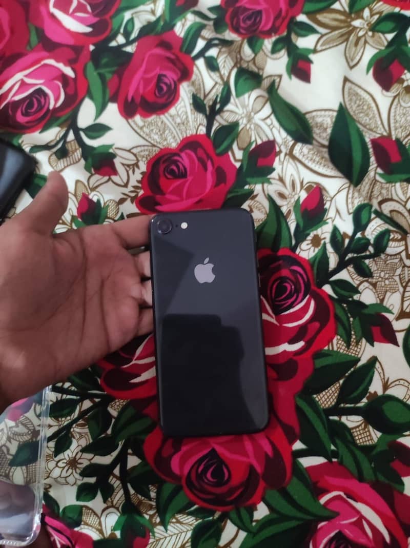 Apple iPhone 8 3
