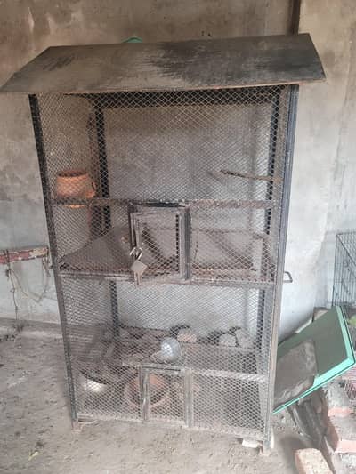 cage urgent for sale mazboot aur wazni ha 40 kg sy + ha