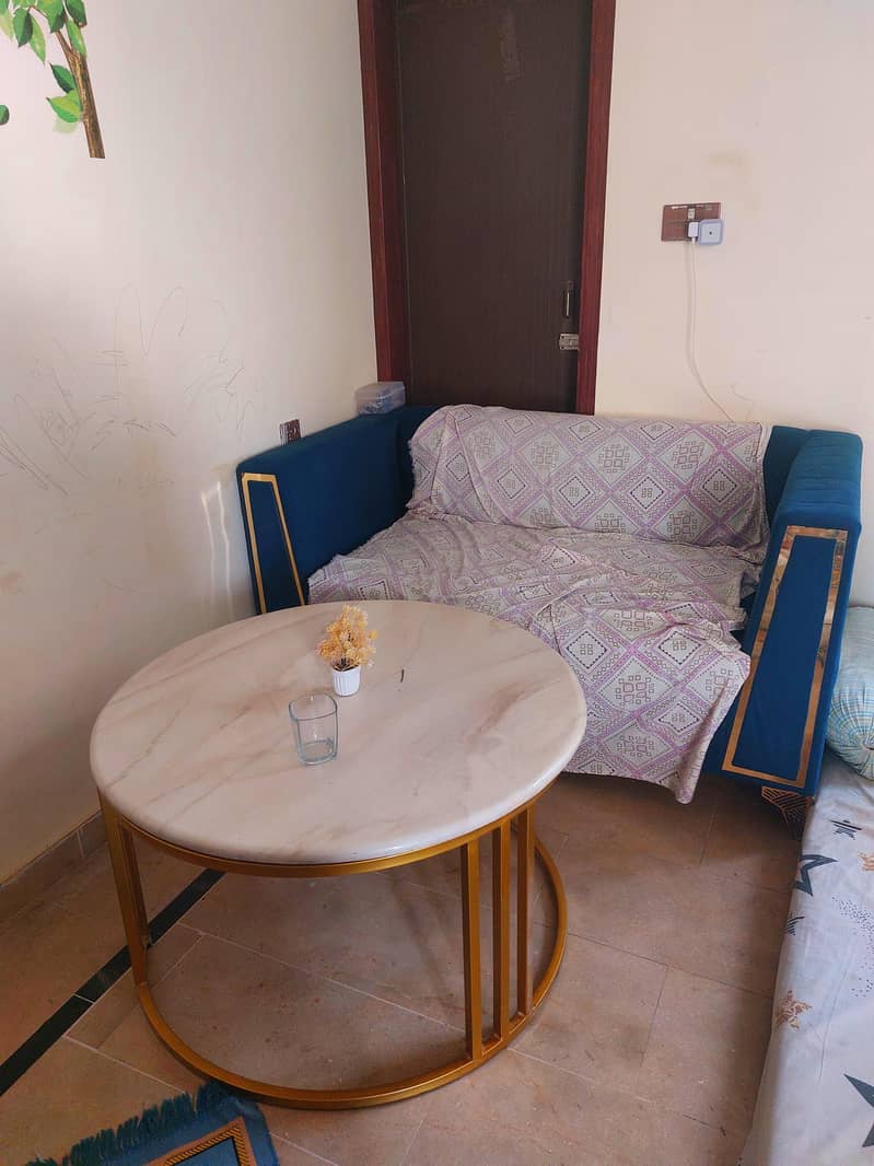 2 seater with centre table 0