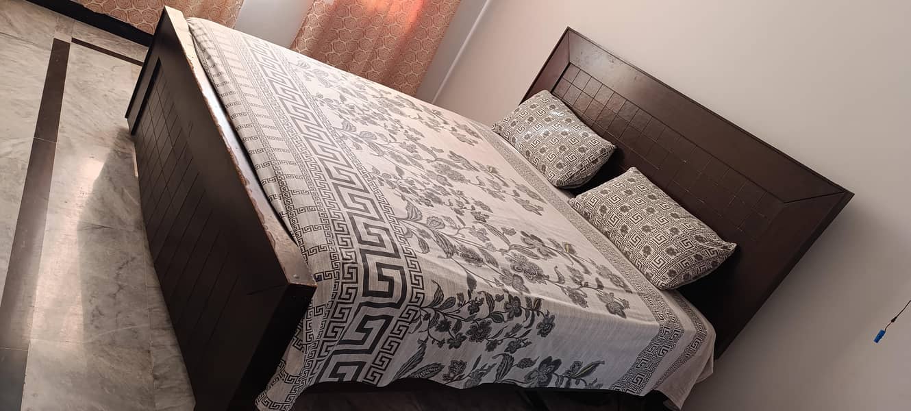 Bed - King Size 0