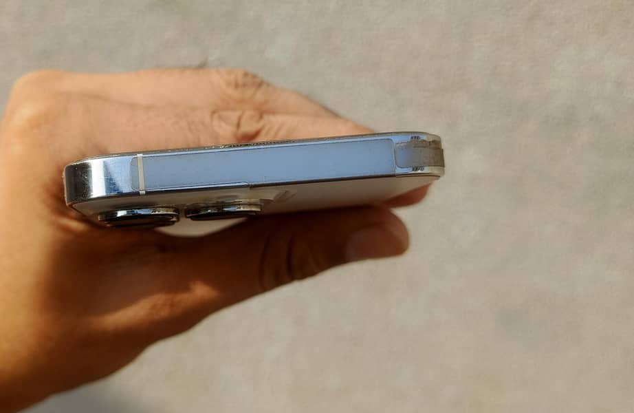 Apple iPhone 13 Pro 2