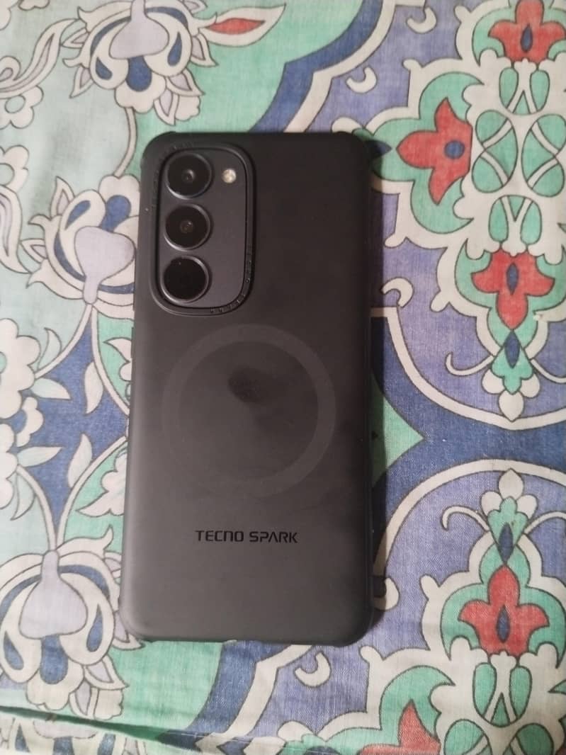 Tecno Spark 40 pro Plus 0