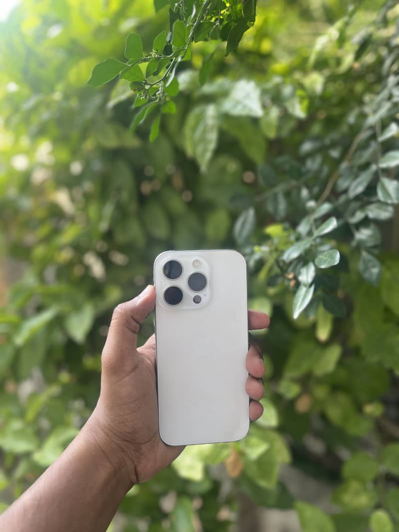 Apple iPhone 16 Pro 0