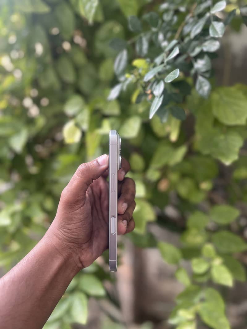 Apple iPhone 16 Pro 5