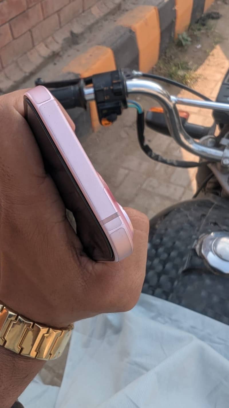 Apple iPhone 15 3