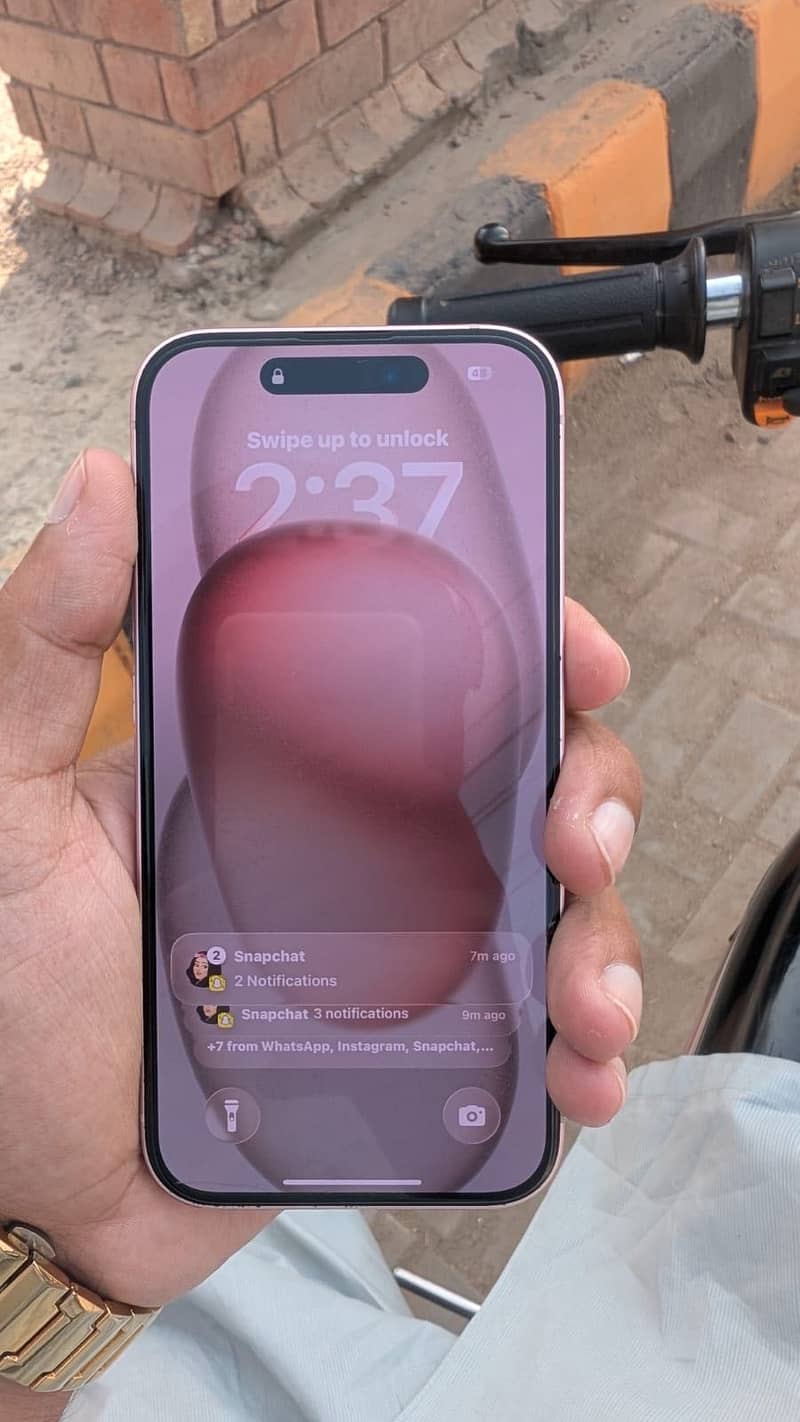 Apple iPhone 15 4
