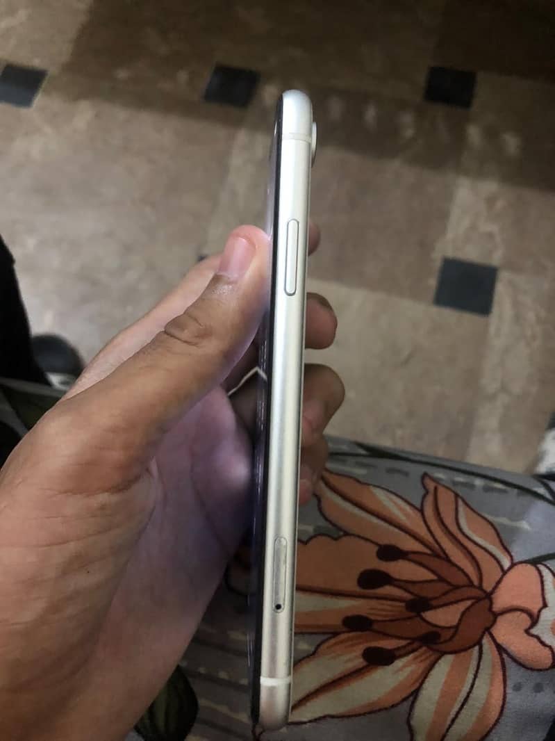 Apple iPhone XR 1