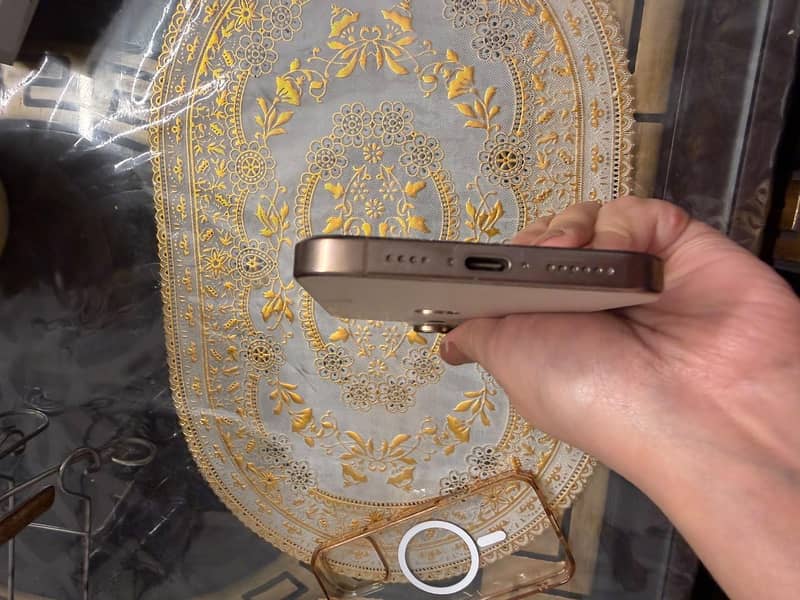 Apple iPhone 16 Pro Max 4