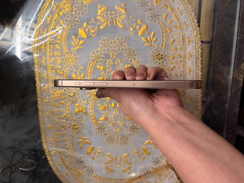 Apple iPhone 16 Pro Max 5