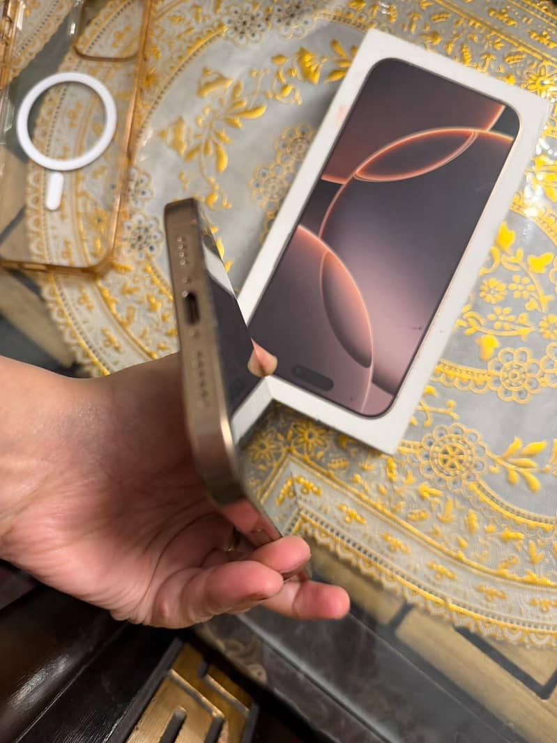 Apple iPhone 16 Pro Max 6