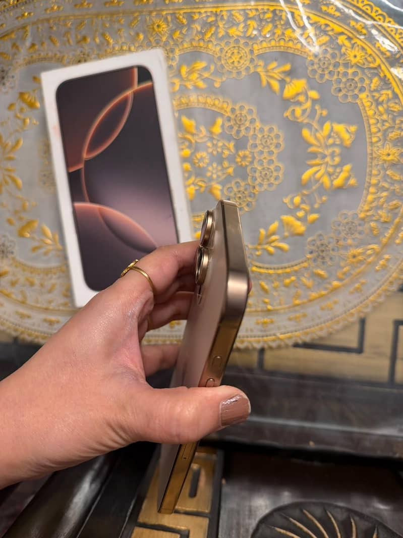 Apple iPhone 16 Pro Max 8