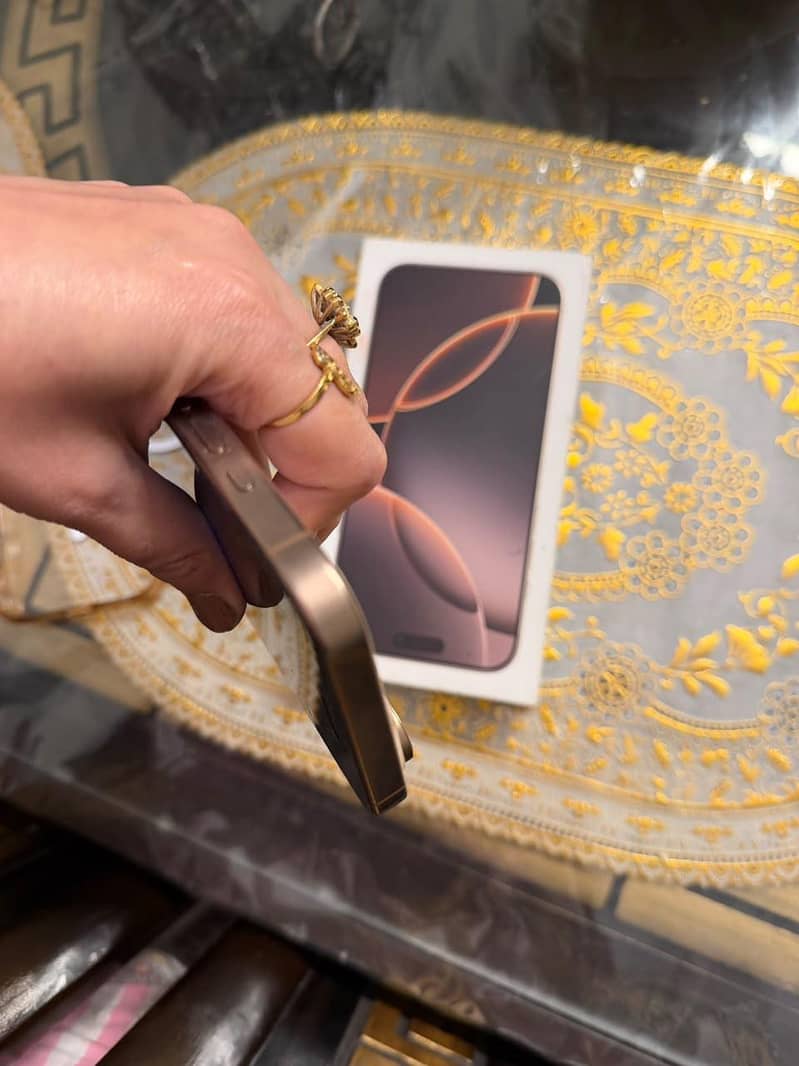 Apple iPhone 16 Pro Max 10