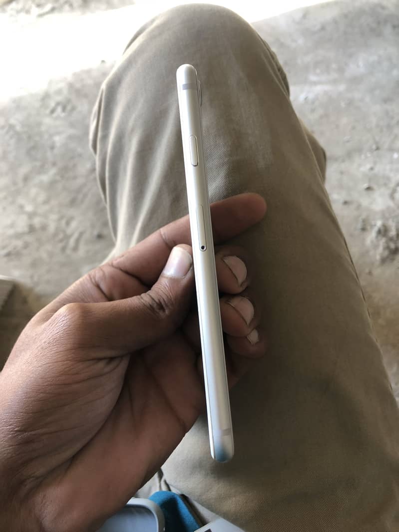 Apple iPhone 8 3