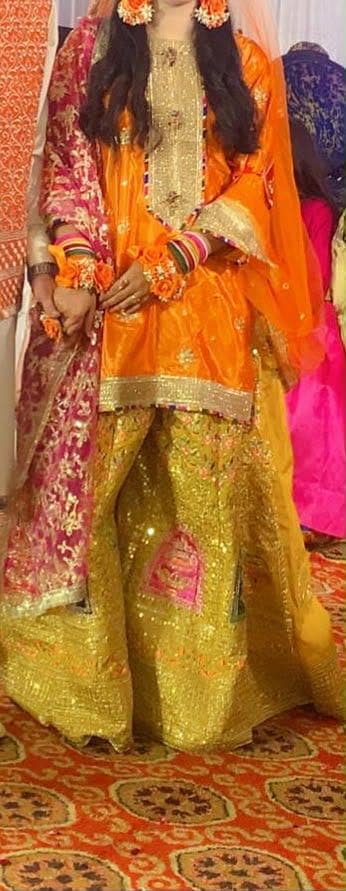 Dress for mhndi with jewellery