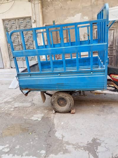 sab kuchh okay hai akeli badi hai