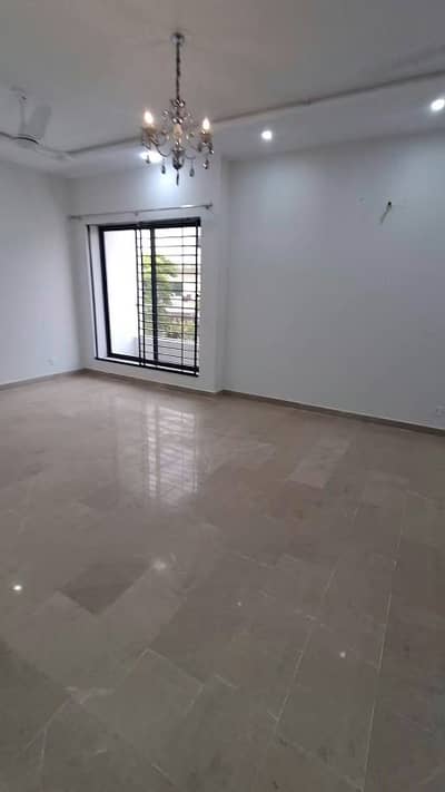 1 Kanal Just Like Brand New Tile Floor Upper Portion For Rent With All Utility Connection's