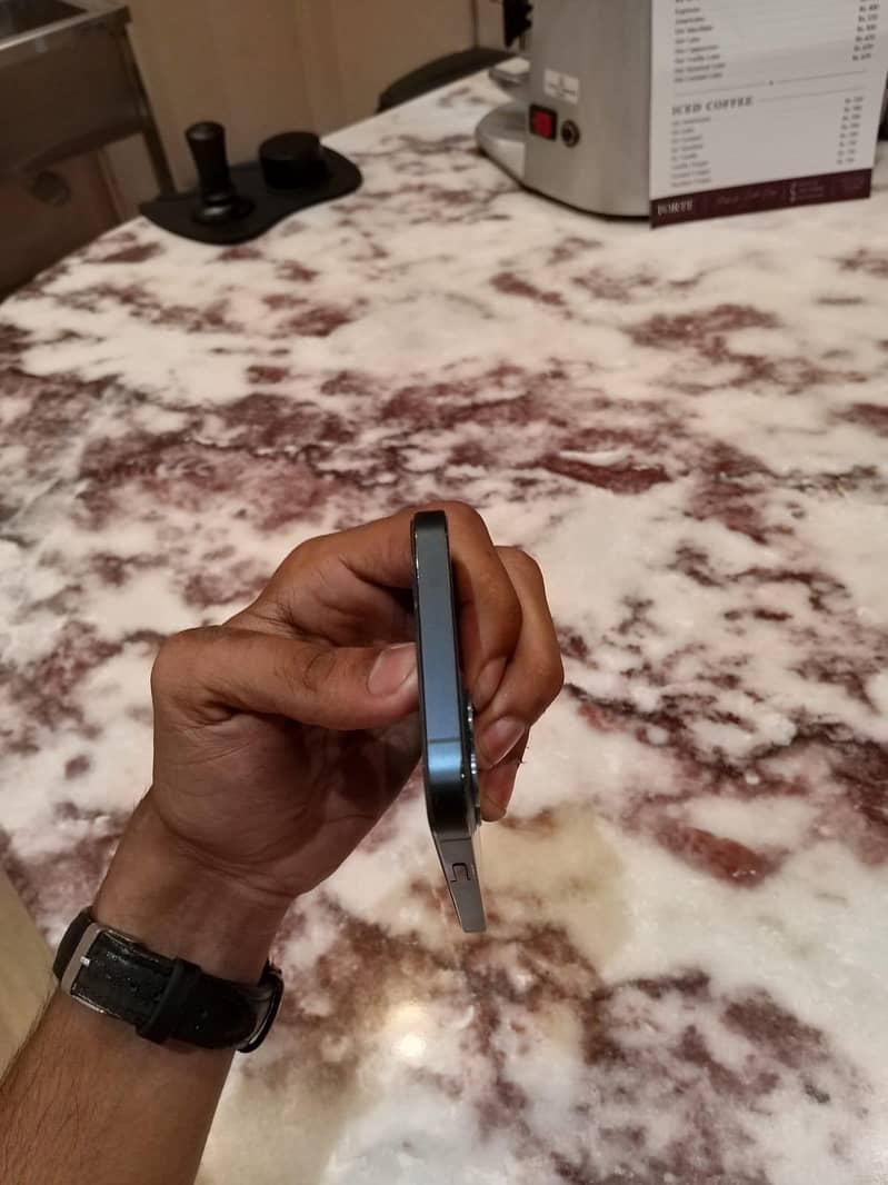 Apple iPhone 12 Pro 3