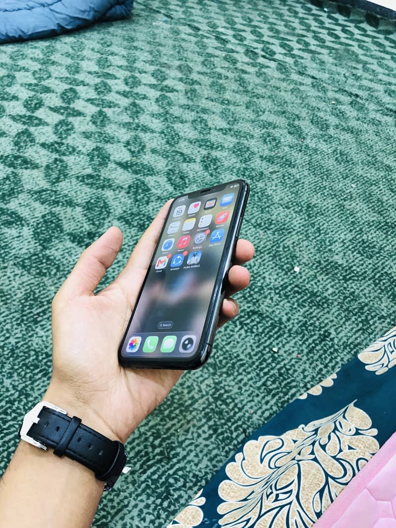 Apple iPhone 11 Pro 1