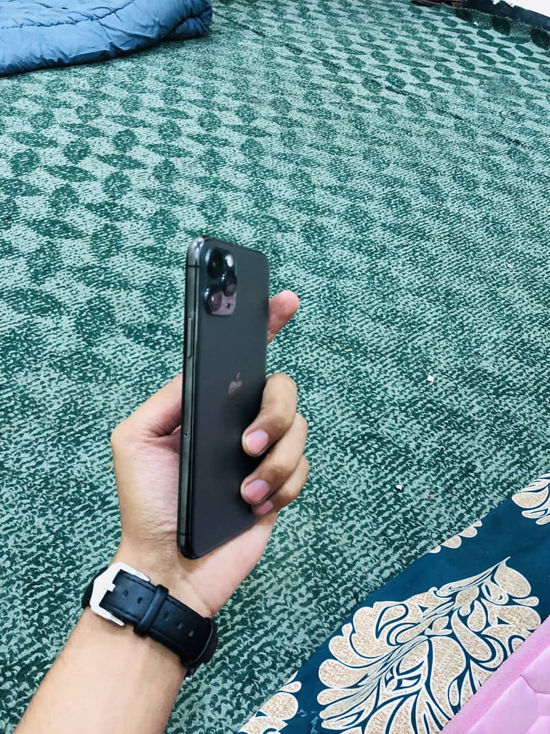 Apple iPhone 11 Pro 2
