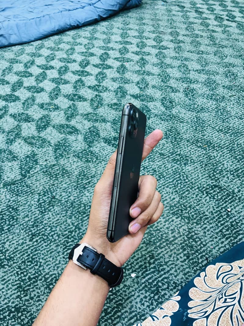 Apple iPhone 11 Pro 3