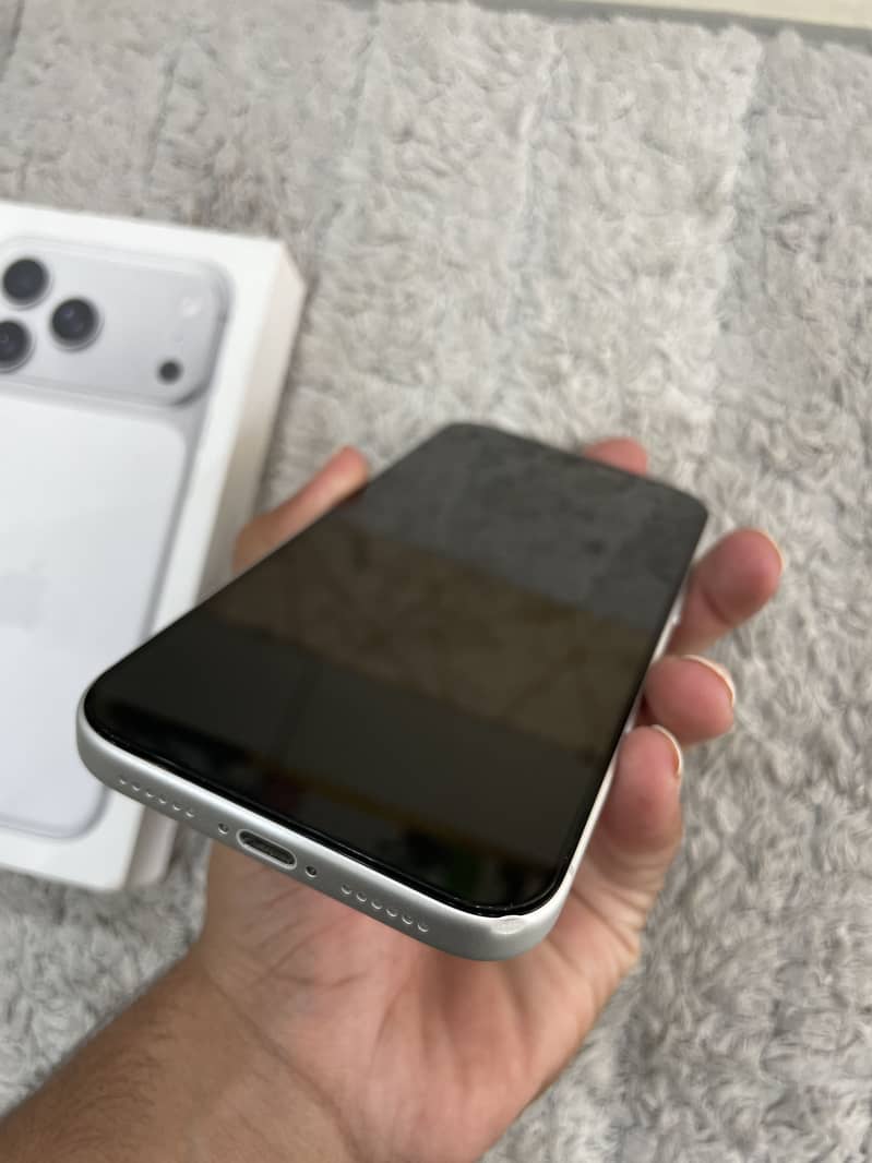 Apple iPhone 17 Pro Max 2