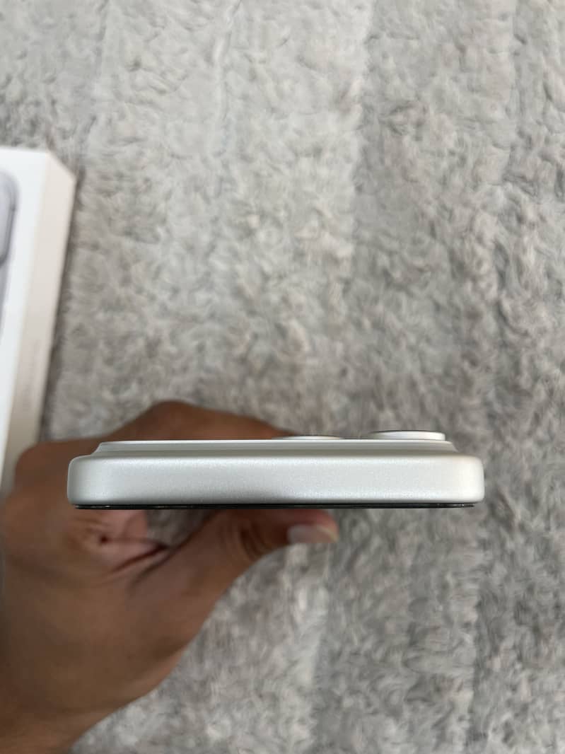 Apple iPhone 17 Pro Max 4