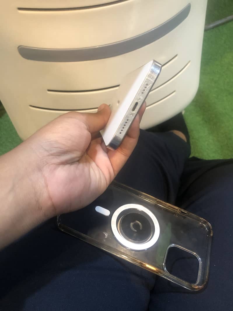 Apple iPhone 12 Pro Max 3