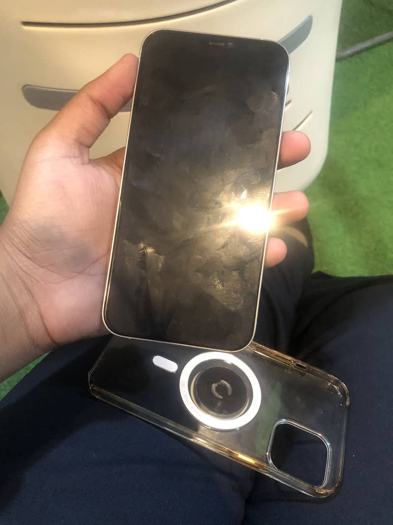 Apple iPhone 12 Pro Max 4