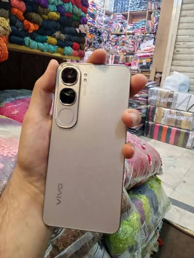 Vivo Y200 brand new thori dare use Kiya 8/128 gb with box 80wt changer