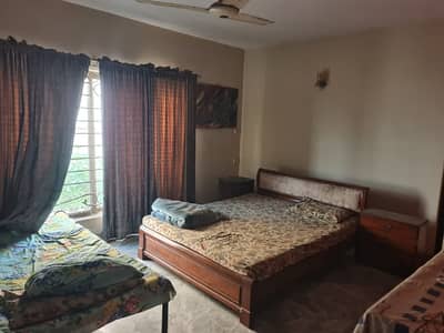 1 Kanal Upper portion available for rent wapda Town ph1 block D3