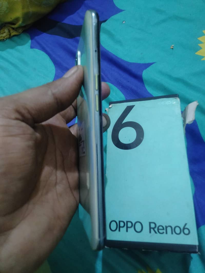OPPO Reno6 4