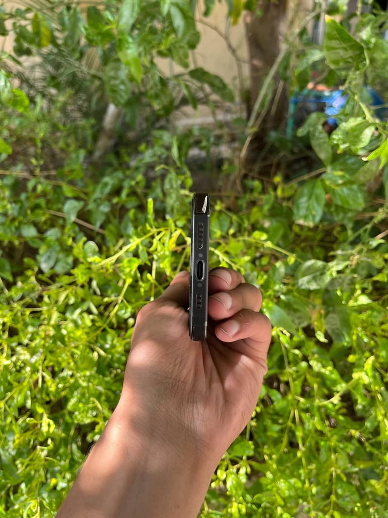 iPhone 15 2